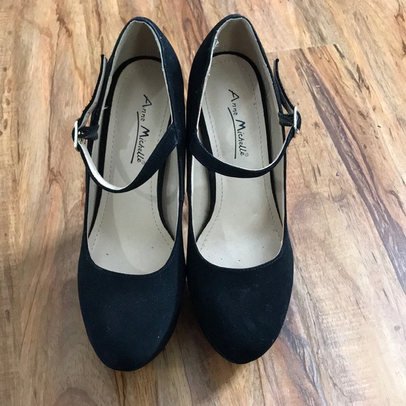 Heels - Picture 2 of 4